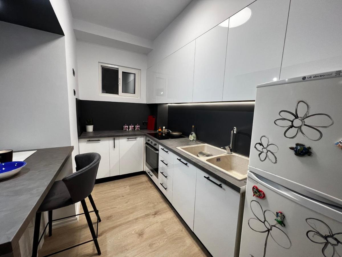 Amion Apartment In Center Of Тирана Экстерьер фото