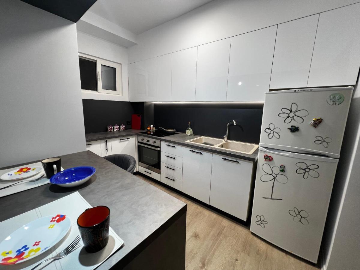 Amion Apartment In Center Of Тирана Экстерьер фото