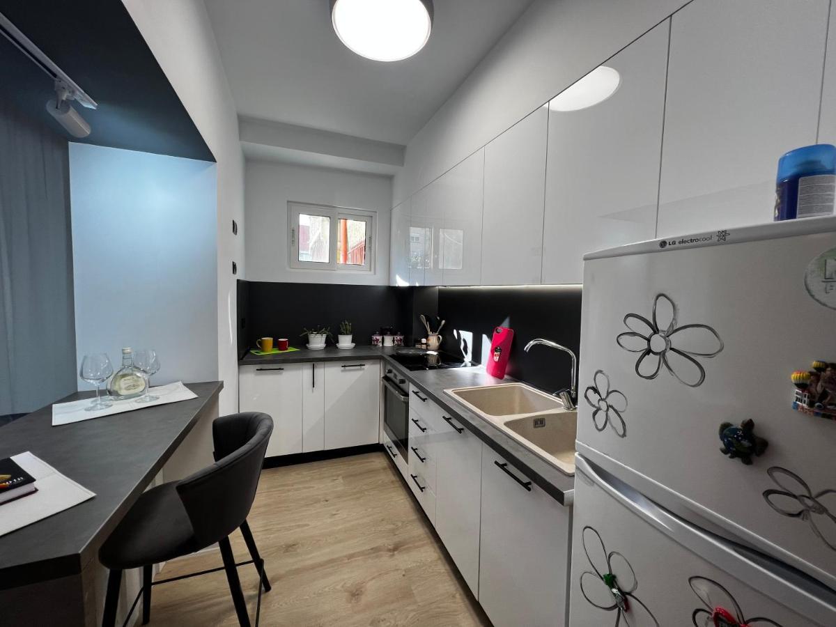 Amion Apartment In Center Of Тирана Экстерьер фото