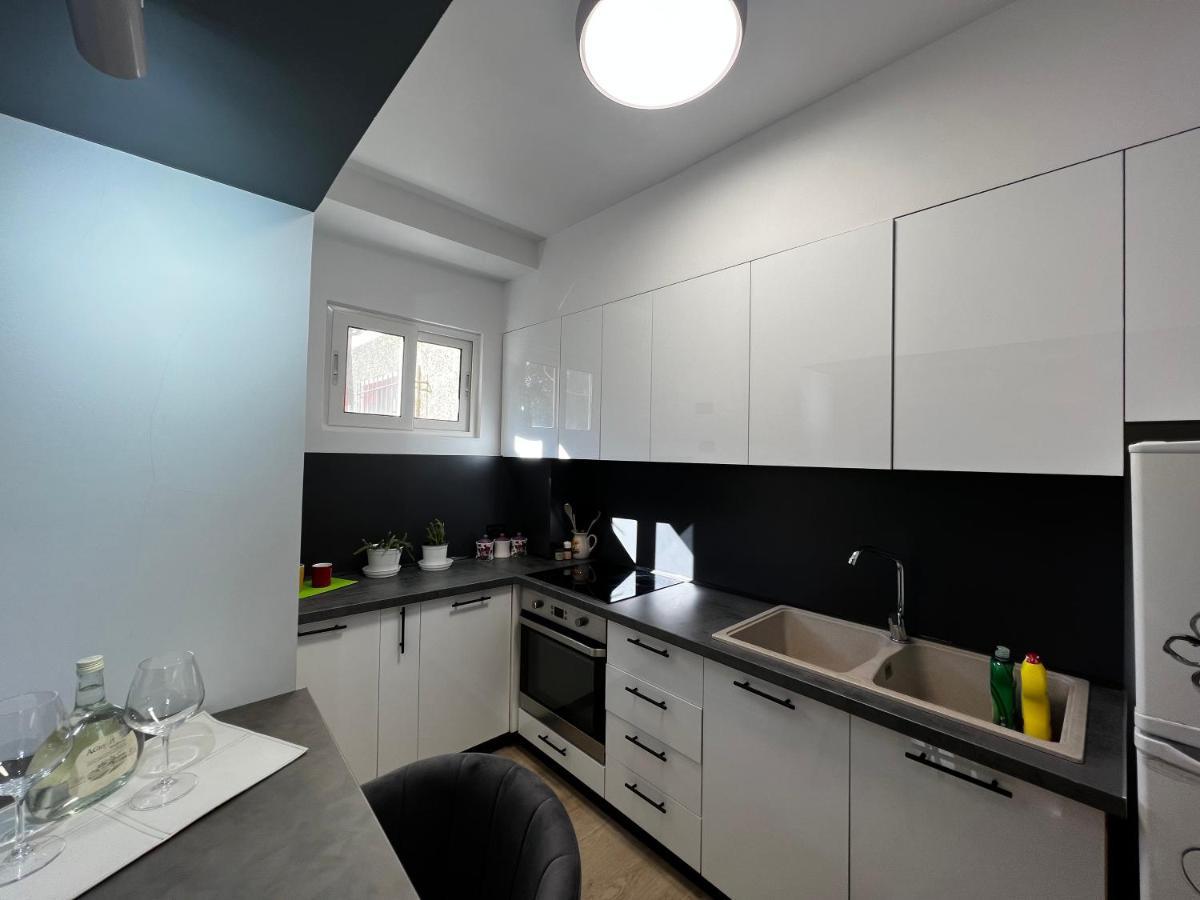 Amion Apartment In Center Of Тирана Экстерьер фото