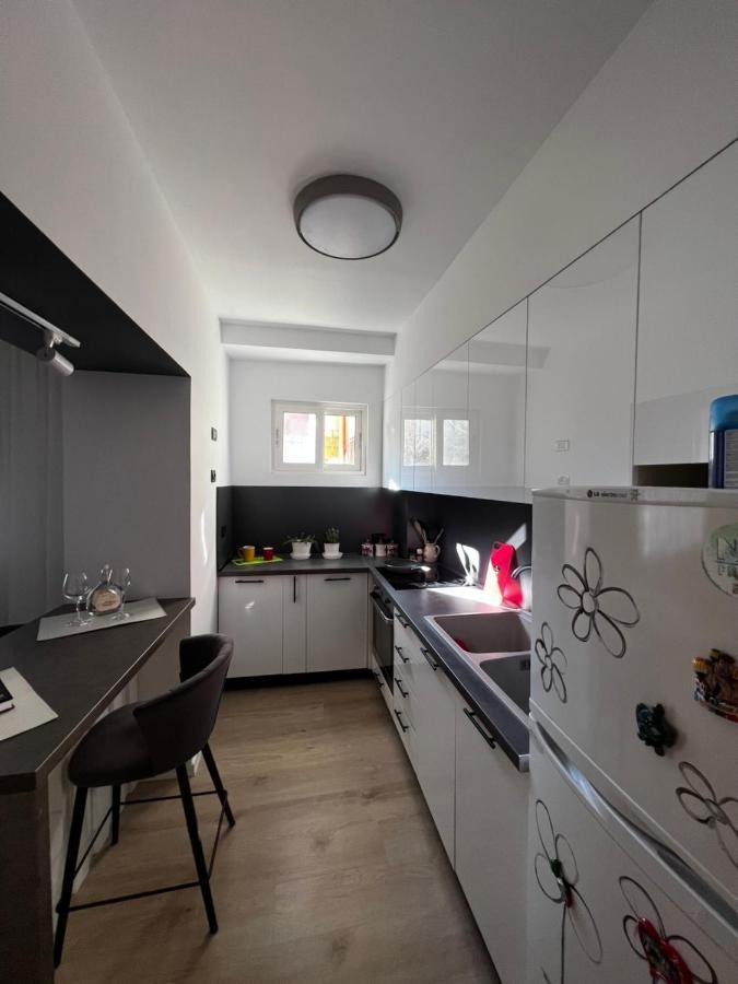 Amion Apartment In Center Of Тирана Экстерьер фото