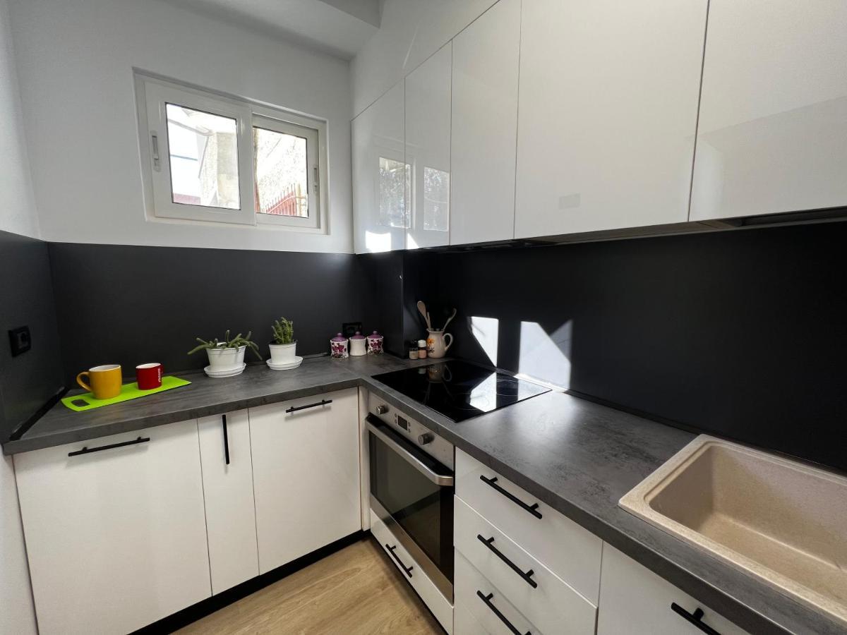 Amion Apartment In Center Of Тирана Экстерьер фото